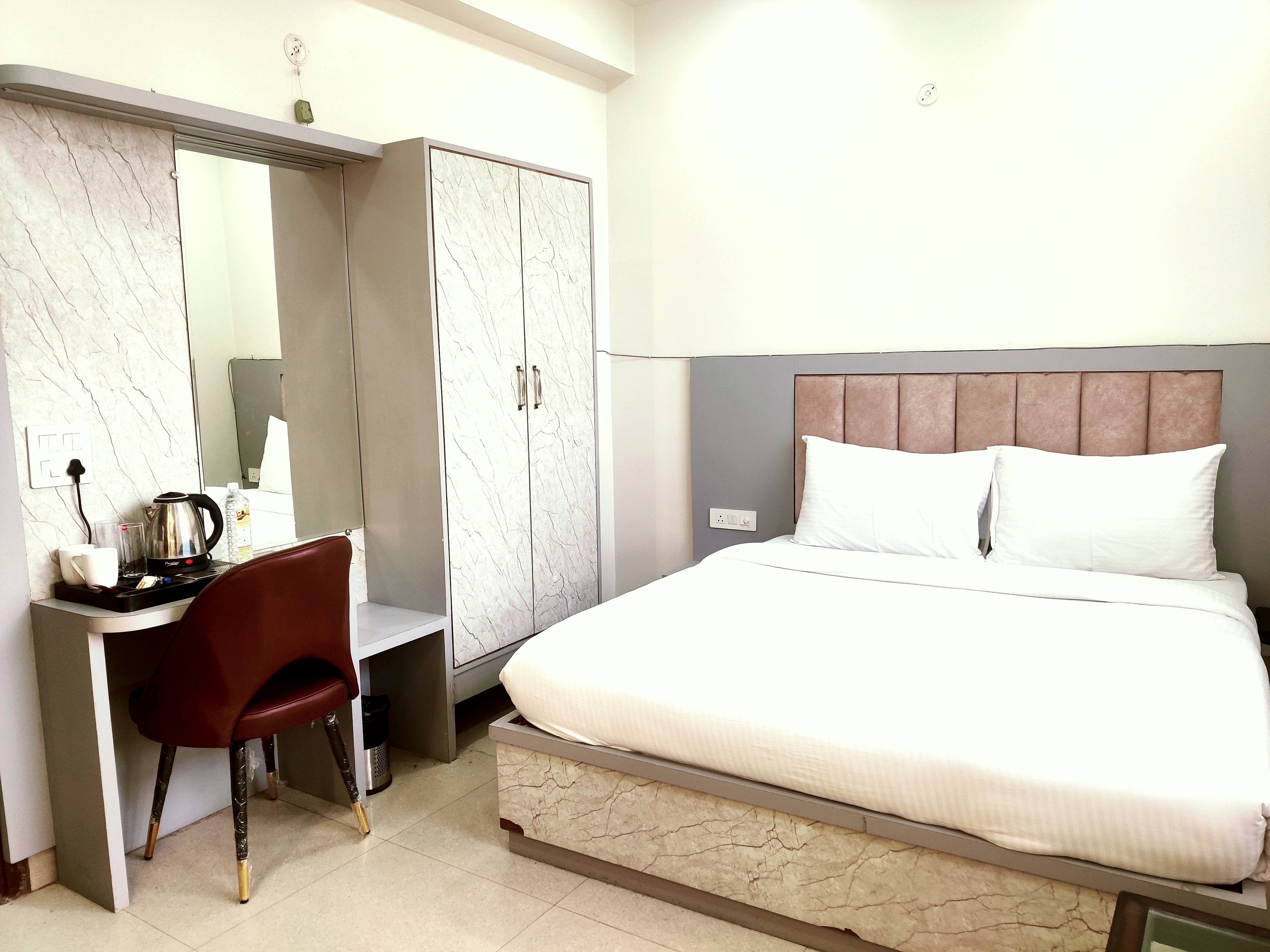 Hotel RN Residency Vrindavan - Tap to explore photos