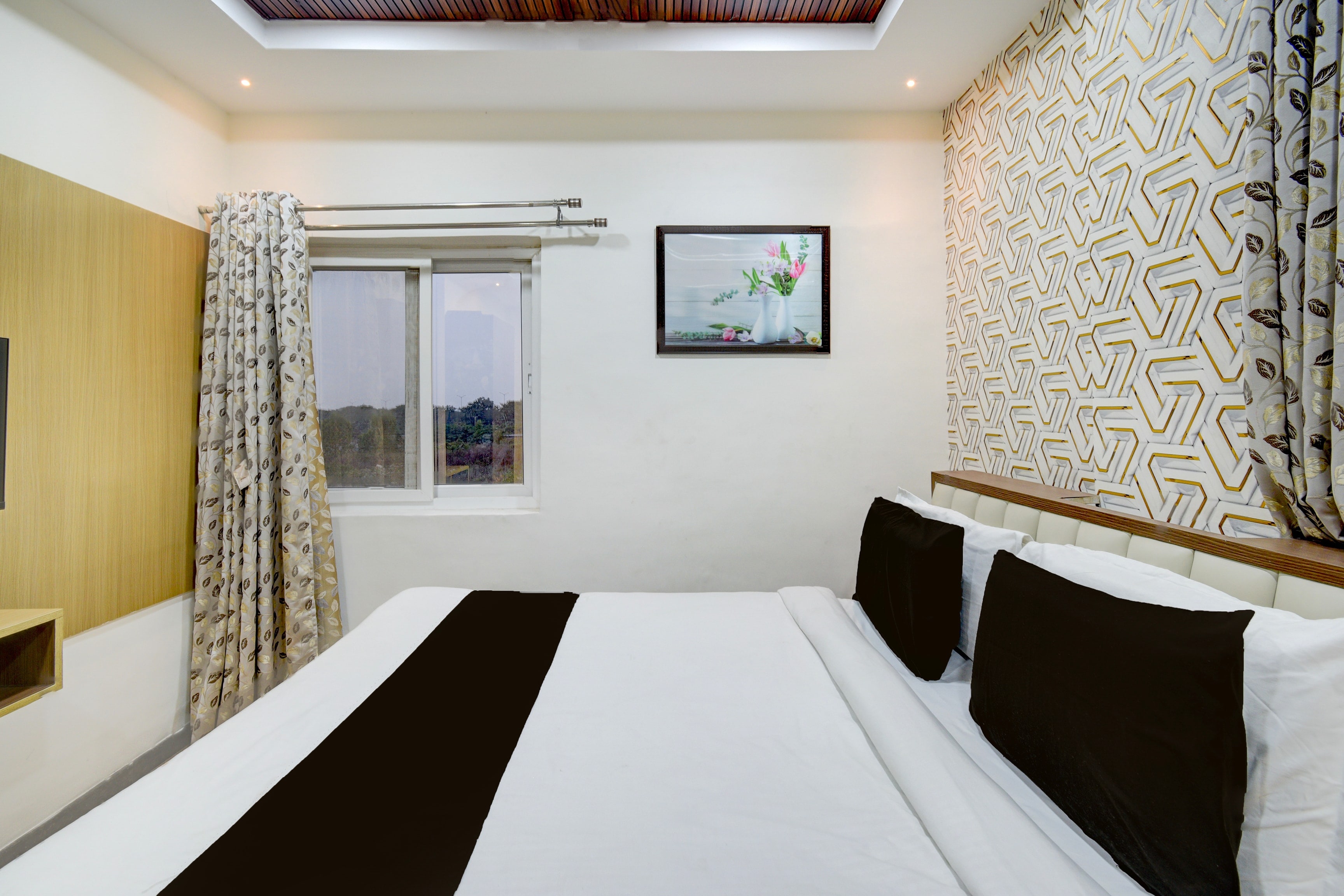 Collection O Kollur Prime Arena Formerly Hotel Krishna - Tap to explore photos