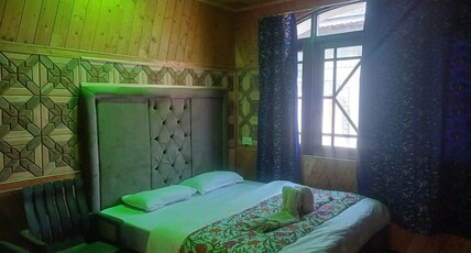 Hotel New Mir Palace Room Type - Budget Room (Double Bedroom)