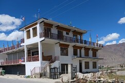 Tashi Khangsar