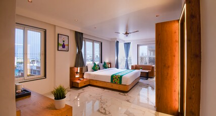 Treebo Premium Arya Executive Room Type - Deluxe Family Room