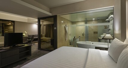 Pullman Jakarta Indonesia Room Type - DELUXE ROOM, 1 King Size bed