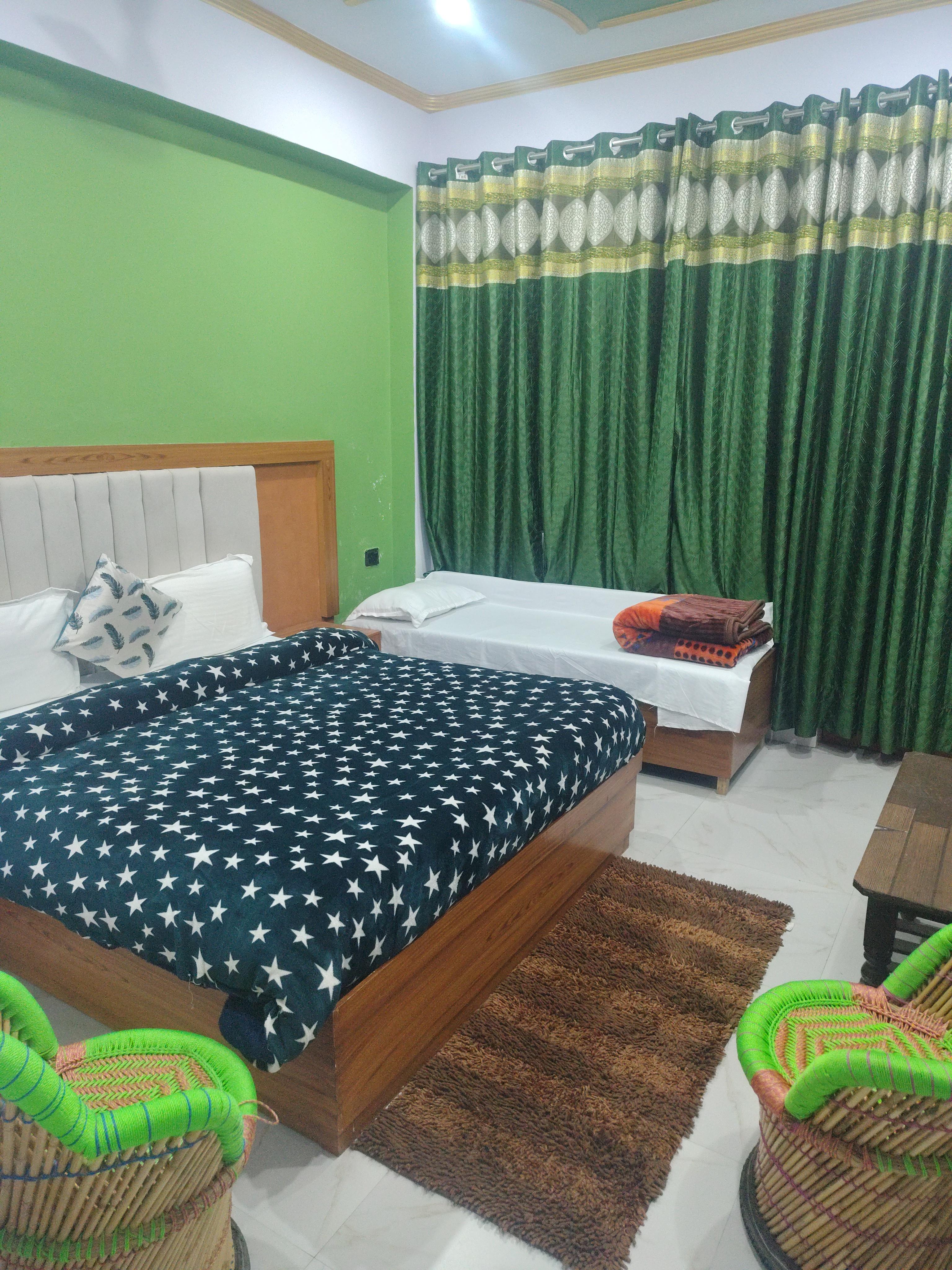 Mountain front inn - Tap to explore photos