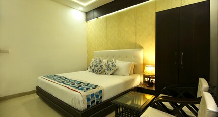 Hotel Riya Palace - Idgah Railway Station Agra Room Type - Premium Executive Room