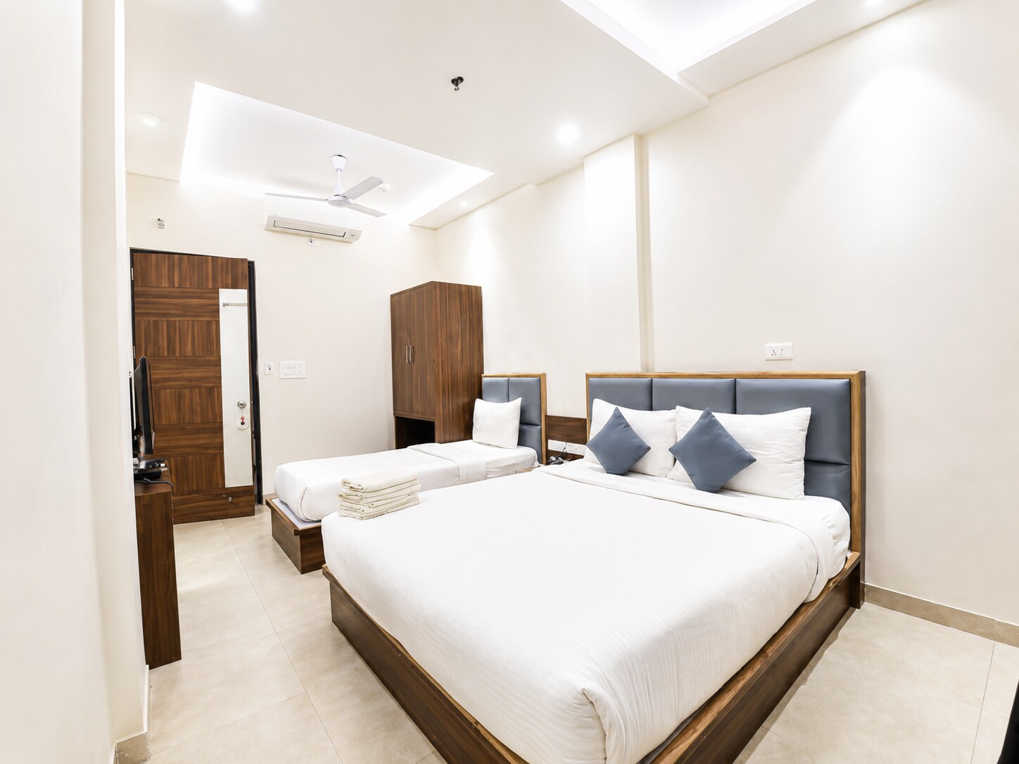 Hotel Aaradhya - Tap to explore photos