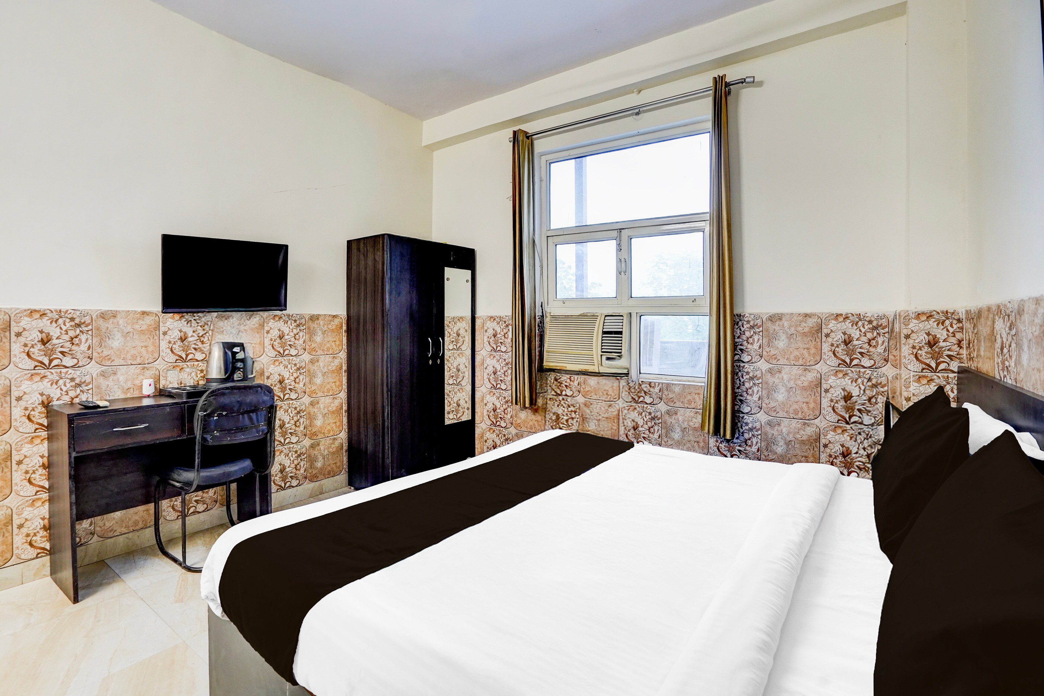 Hotel O The Max inn - Tap to explore photos