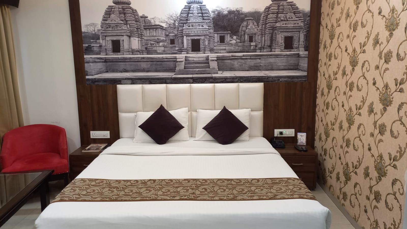 Hotel Landmark - 200m from Gwalior Railway Station - Tap to explore photos