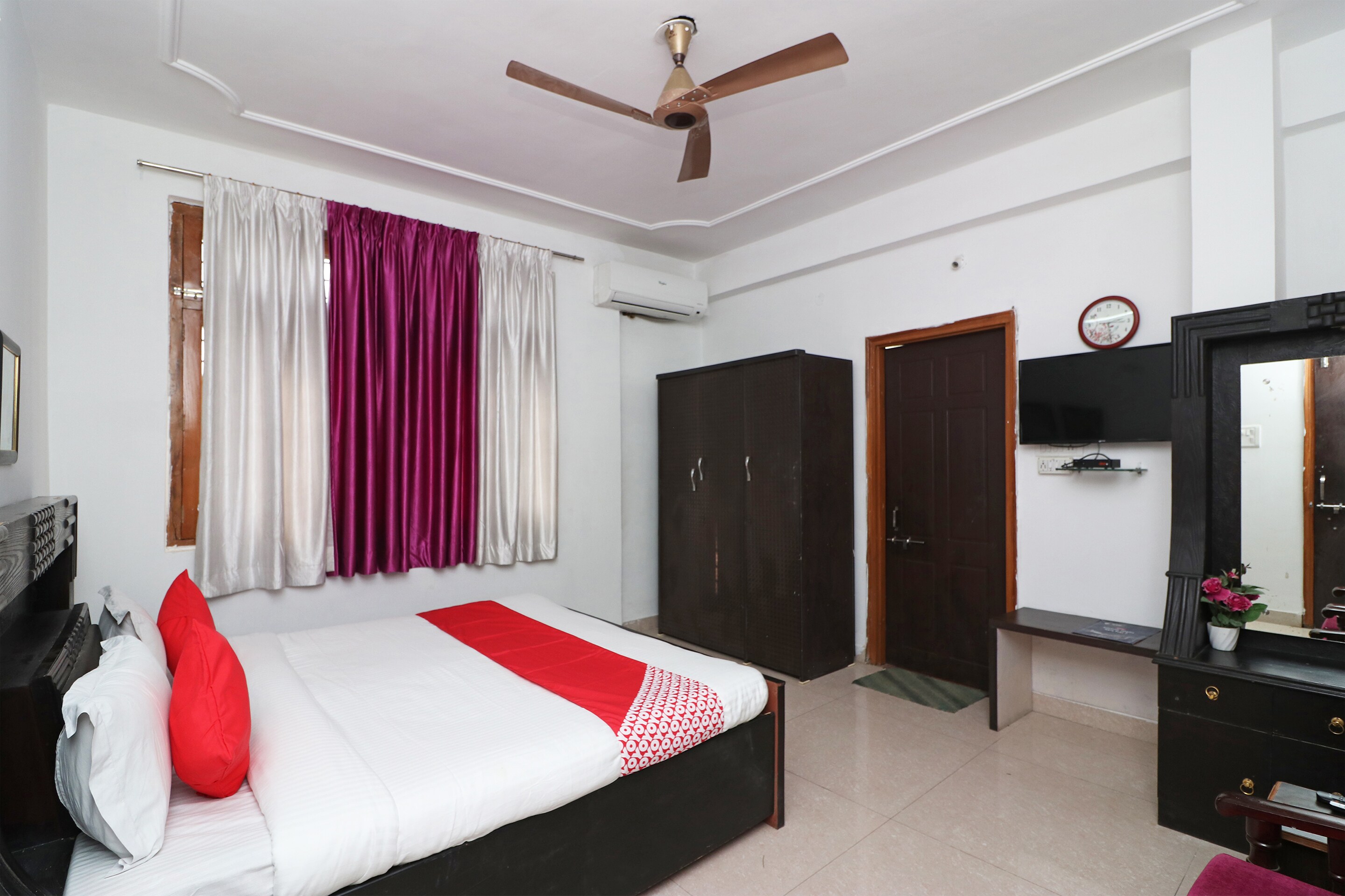 OYO Hotel Krishnayan - Tap to explore photos