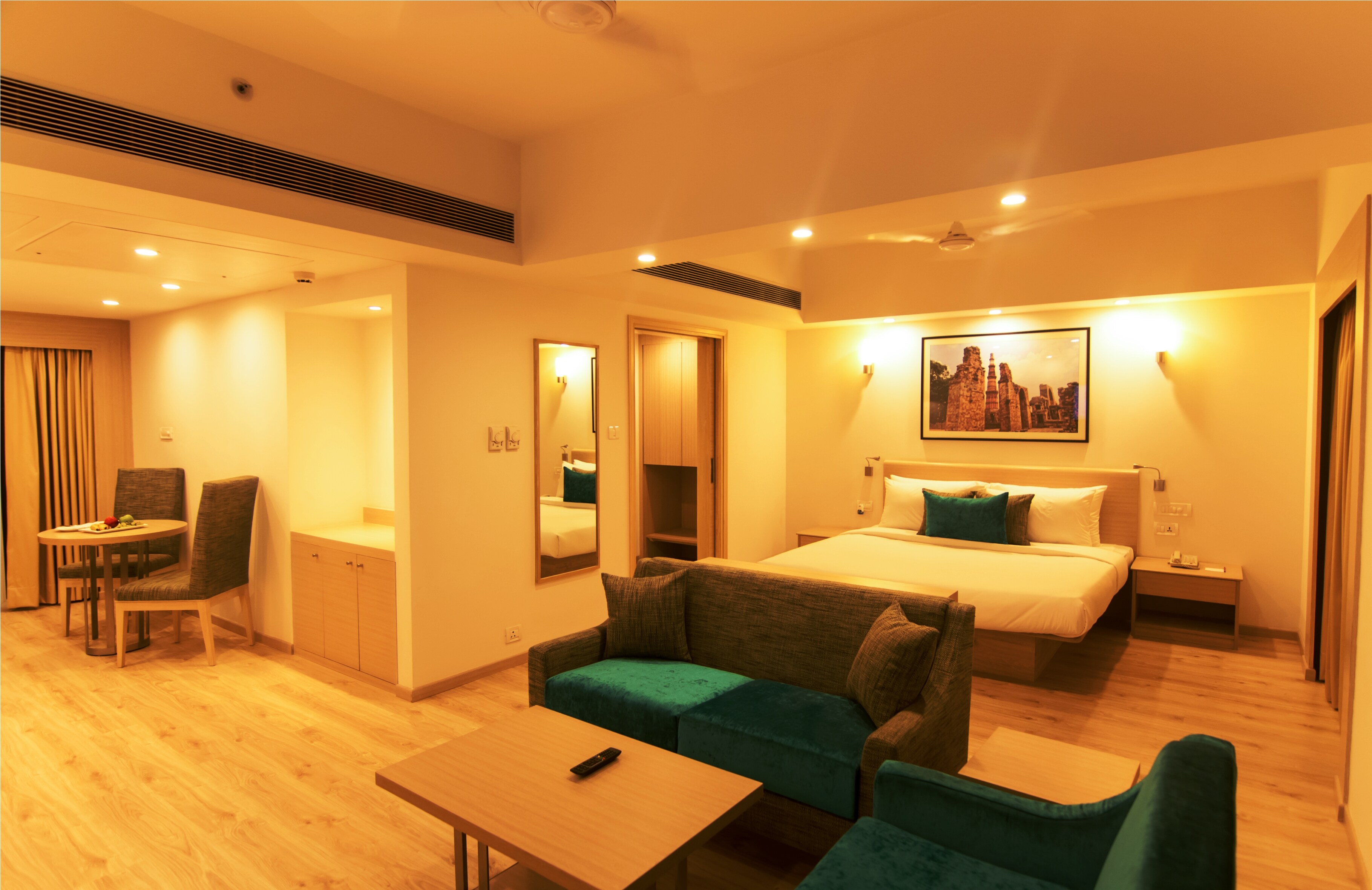 Lemon Tree Hotel Sec-60 Gurugram - Tap to explore photos