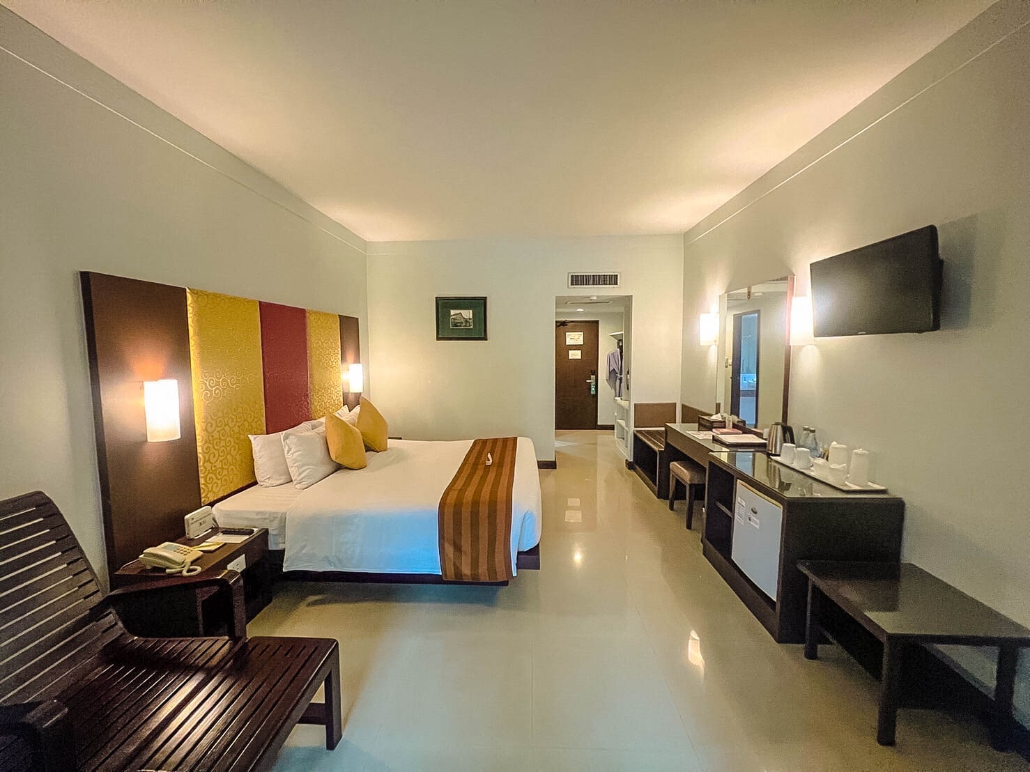 Patong Resort - Tap to explore photos