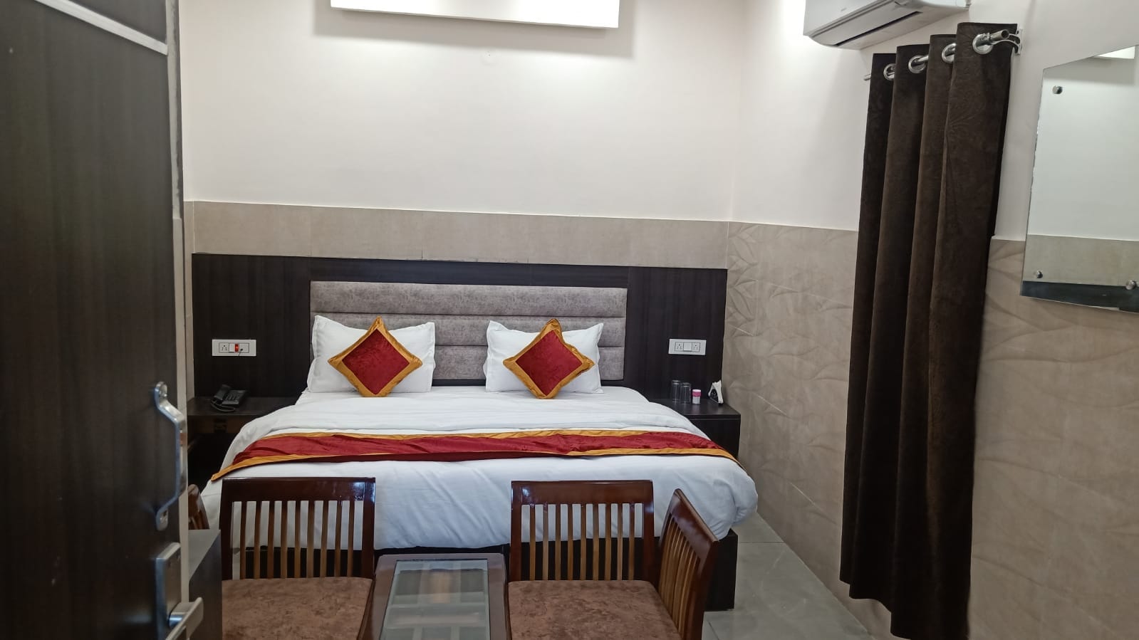 Hotel Park Blue - Tap to explore photos