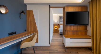 Radisson Blu Grand Hotel & Spa, Malo-les-Bains Room Type - Suite - City View and Balcony Radisson Blu Grand Hotel & Spa, Malo-les-Bains Room Type - Suite - City View and Balcony