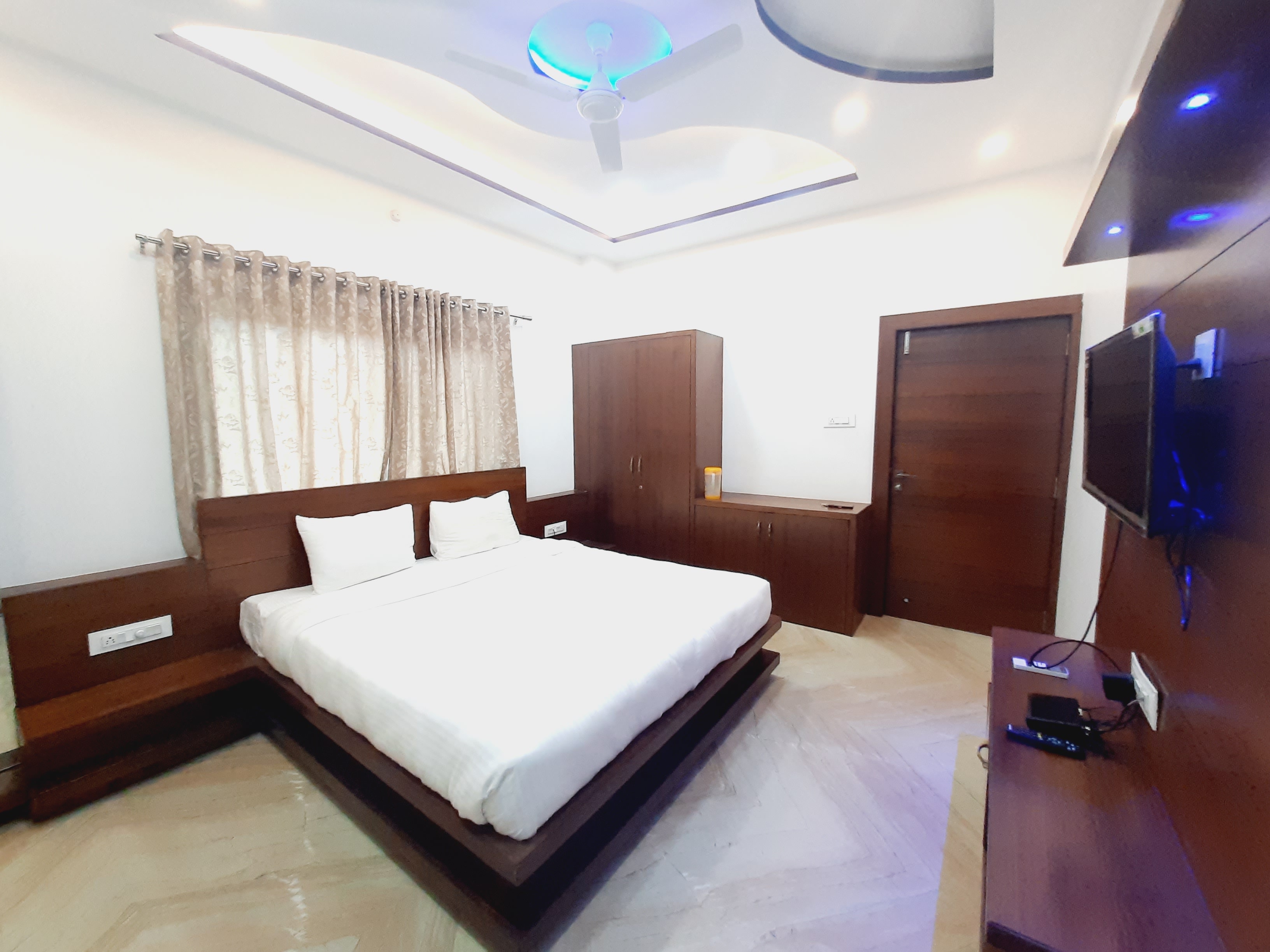 Prem Ratan Hotel & Restaurent - Tap to explore photos
