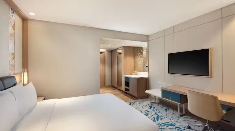 DoubleTree by Hilton Jakarta Bintaro Jaya - Tap to explore photos