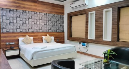 RK Galaxy near PAC mod GT Road Ramadevi Room Type - SUITE