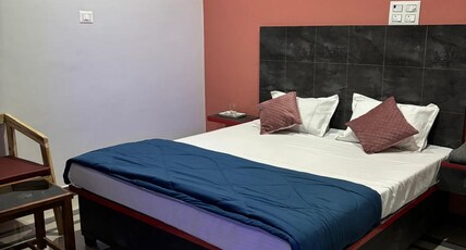 Hotel Qasamount INN Room Type - Deluxe Room with King Bed