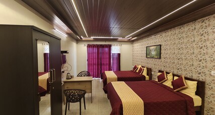 Clouds N Mist Cottage Room Type - Deluxe Family Room with Mountain View Balcony