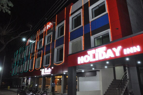 THE NEW HOLIDAY INN - Tap to explore photos