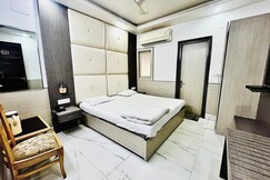 Hotel Seven Seas Near Fortis Shalimar Bagh