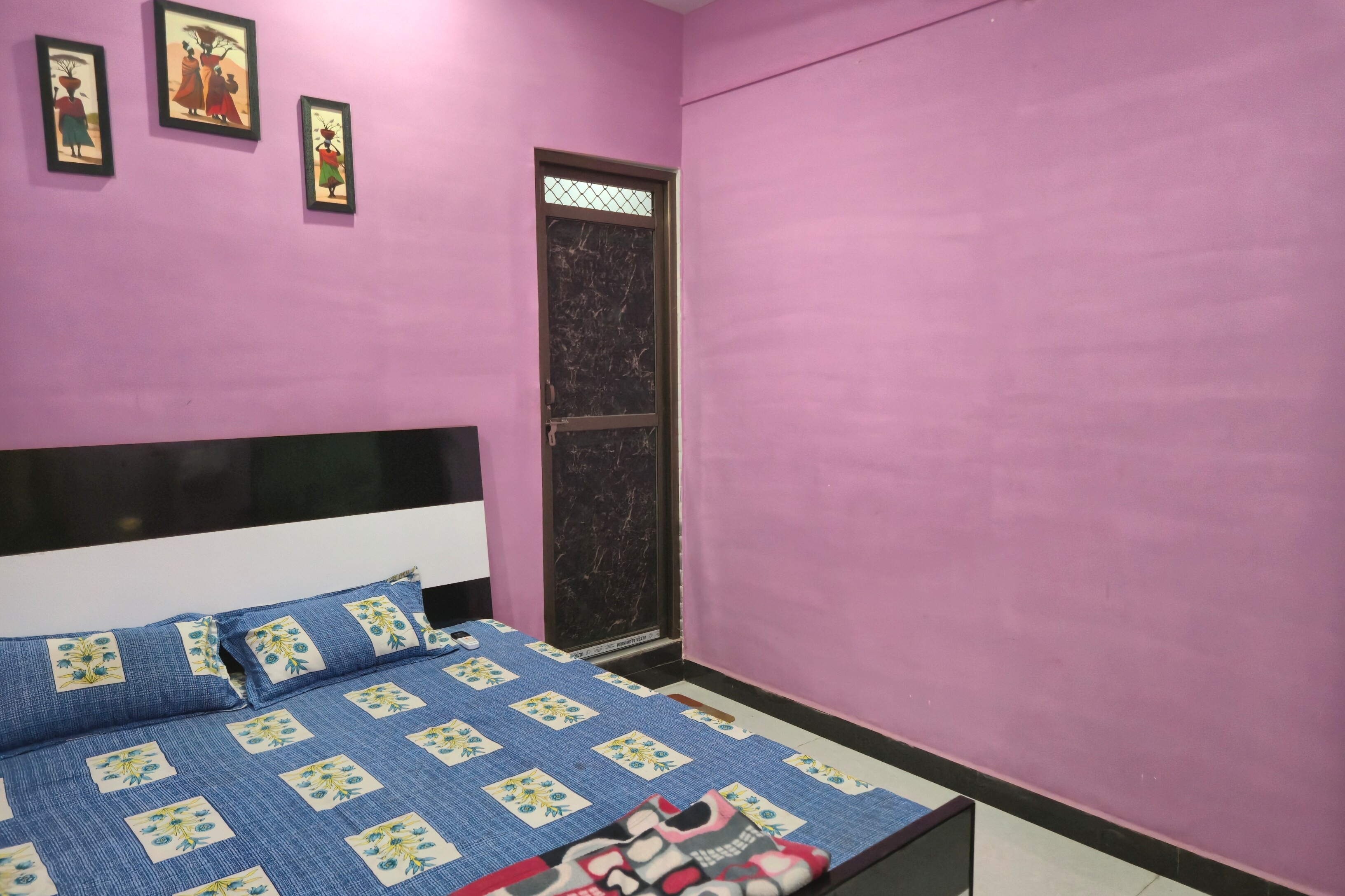 Shri Narvadeshwar Nath Guest House - Tap to explore photos