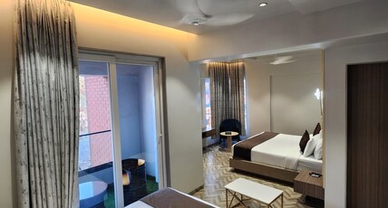 Narayani Executive Room Type - Family Room With Balcony