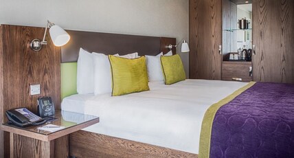 Hilton London Metropole Room Type - KING 1 BDRM DELUXE SUITE