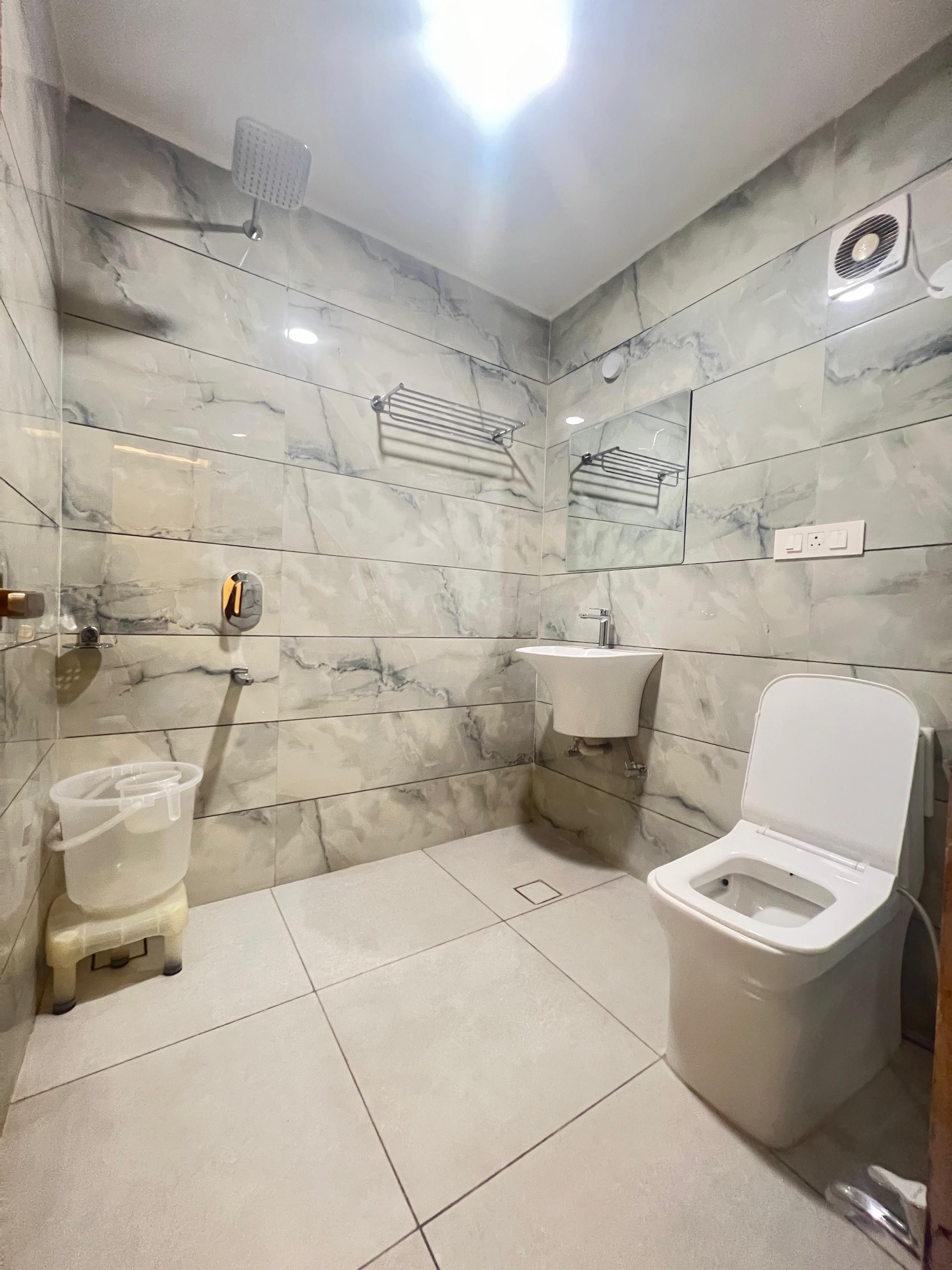 Hotel Majestic - Tap to explore photos