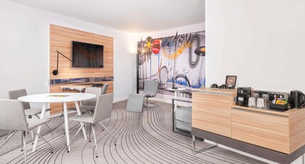 Novotel London ExCeL Room Type - Suite king bed + convertible sofa