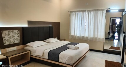 SRJ Thaneesh Service Apartments Room Type - Premium Room