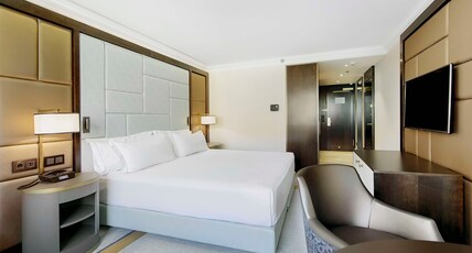 Hilton Budapest Room Type - KING EXECUTIVE DANUBE
