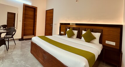 Yash House by JMD Group Room Type - Deluxe Room