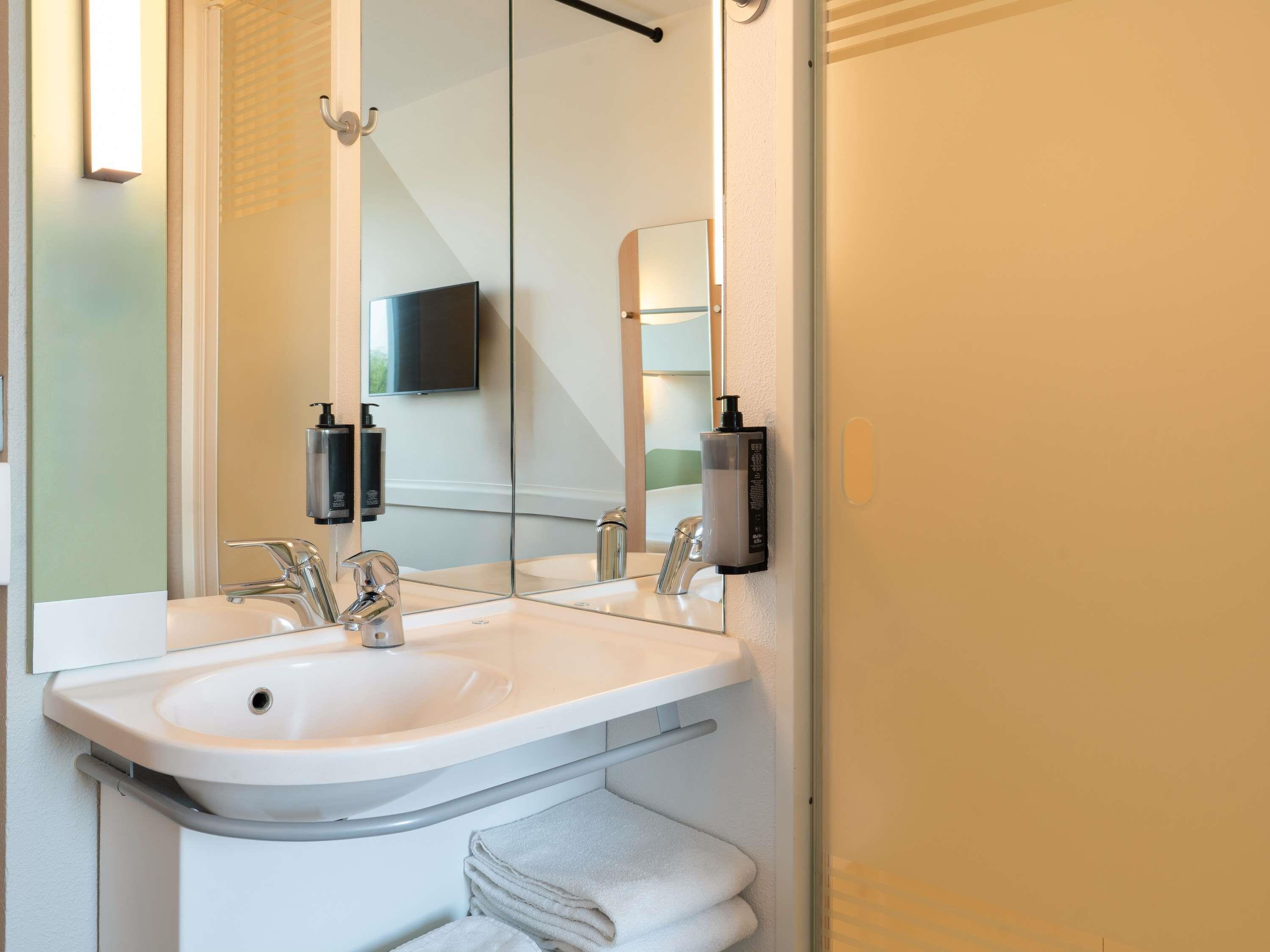 ibis budget Tours Nord - Tap to explore photos