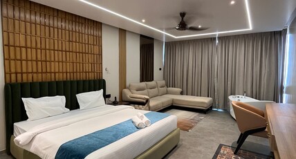 Sea Horizon Resort Room Type - Studio Room with Bathtub with Sea View