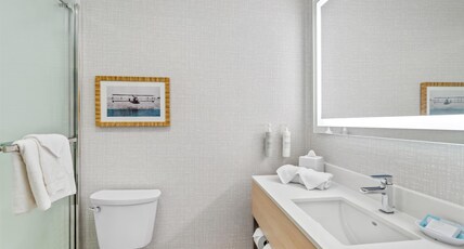 Hampton Inn & Suites St. Petersburg/Downtown Room Type - 1 KING BED STD