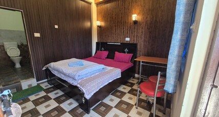 Bisht Hotel And Restaurant Room Type - Deluxe Double Room