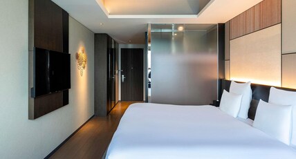 PULLMAN TOKYO TAMACHI Room Type - SUPERIOR EXECUTIVE ROOM, Lounge Access, 1 King-size Bed PULLMAN TOKYO TAMACHI Room Type - SUPERIOR EXECUTIVE ROOM, Lounge Access, 1 King-size Bed