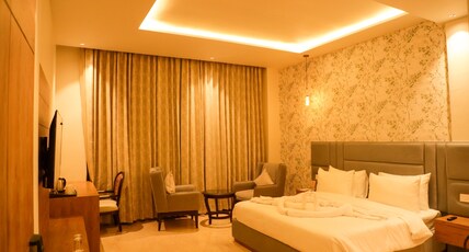 Hotel Rahat Room Type - King Bed Room with City View