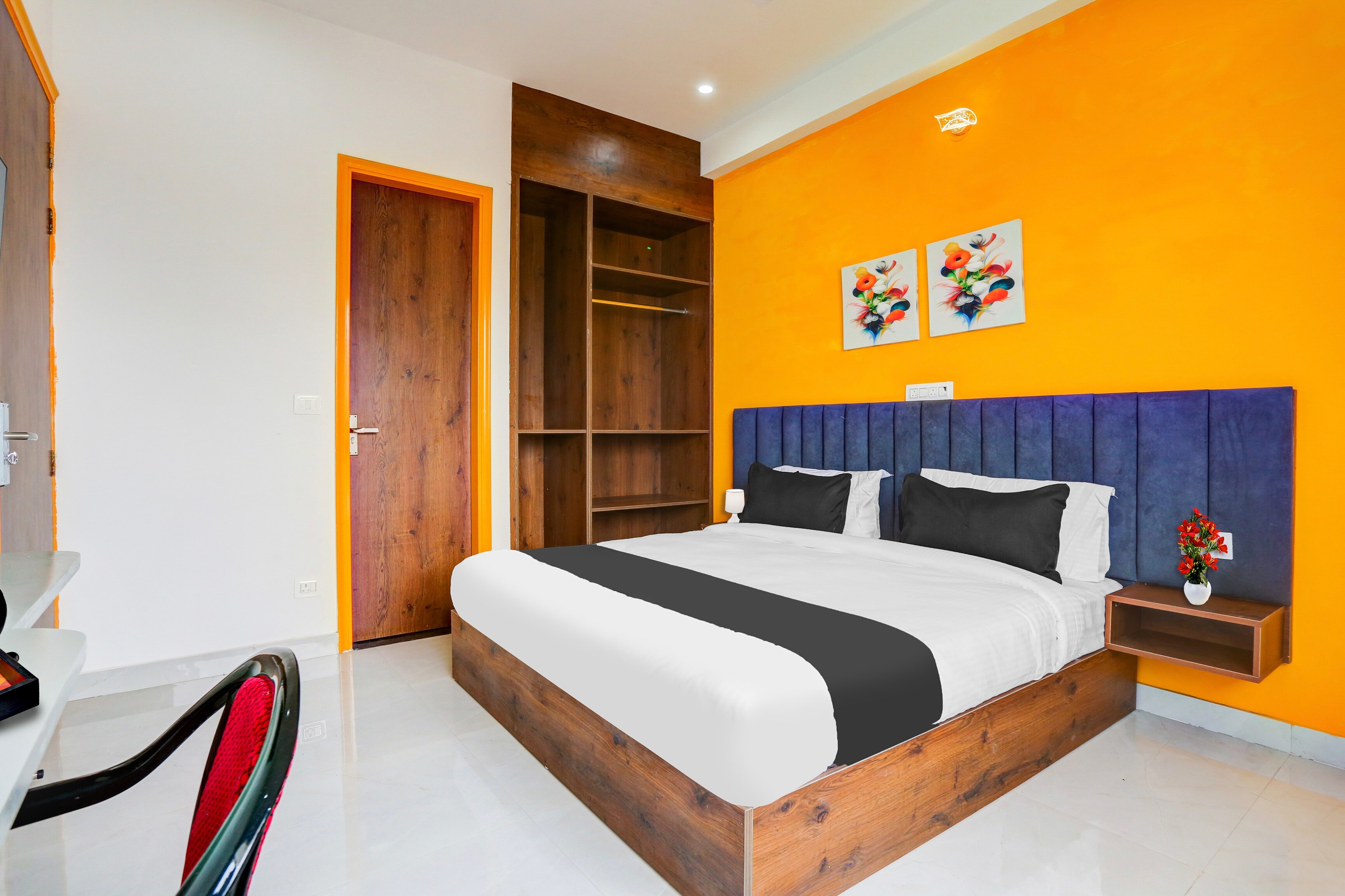 Super Townhouse Sector 69 Gurgaon - Tap to explore photos
