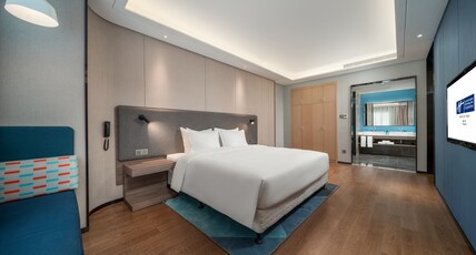 Holiday Inn Express YIXING Room Type - 1 King Suite