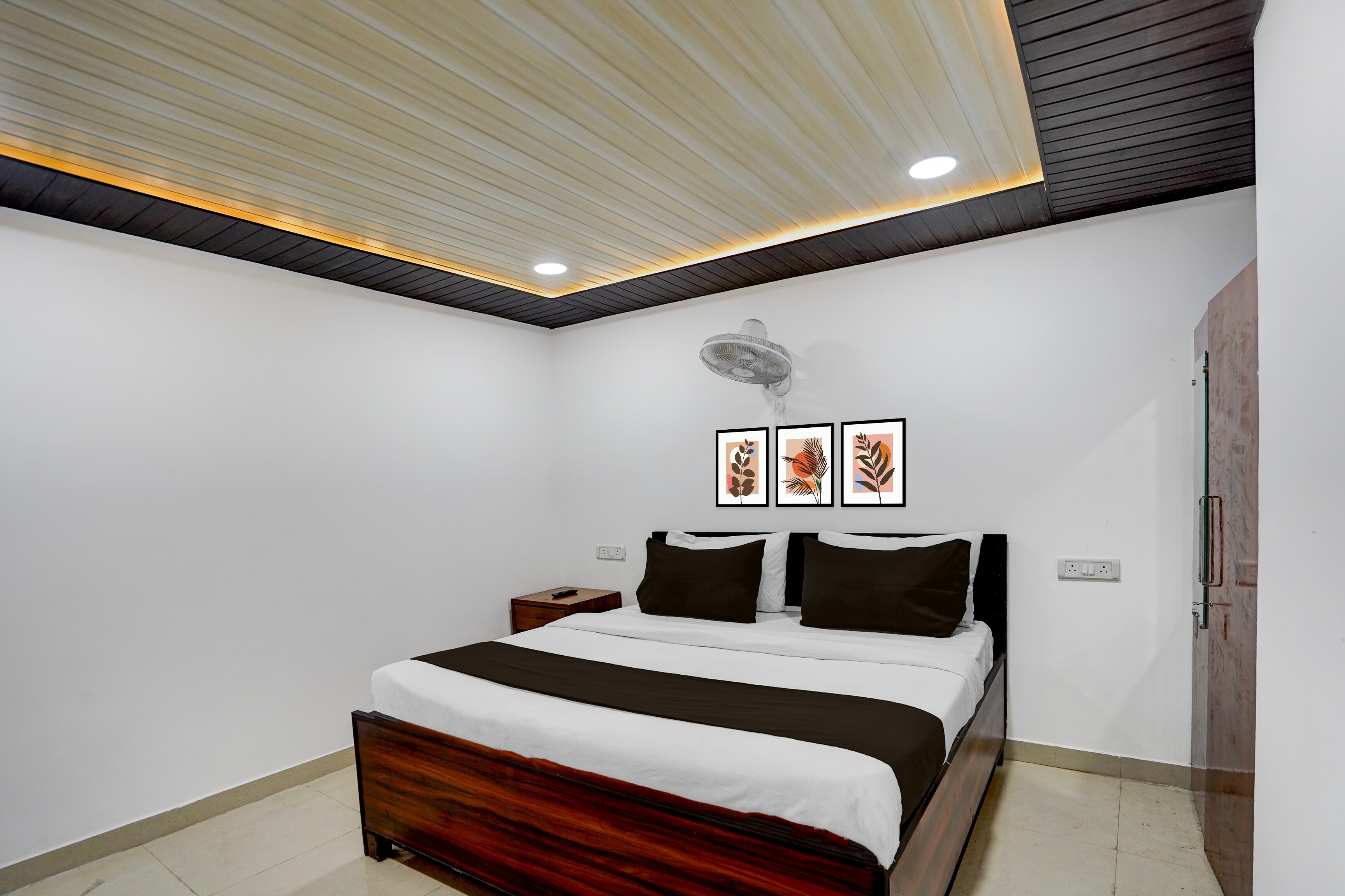 Hotel O Yatra Inn - Tap to explore photos