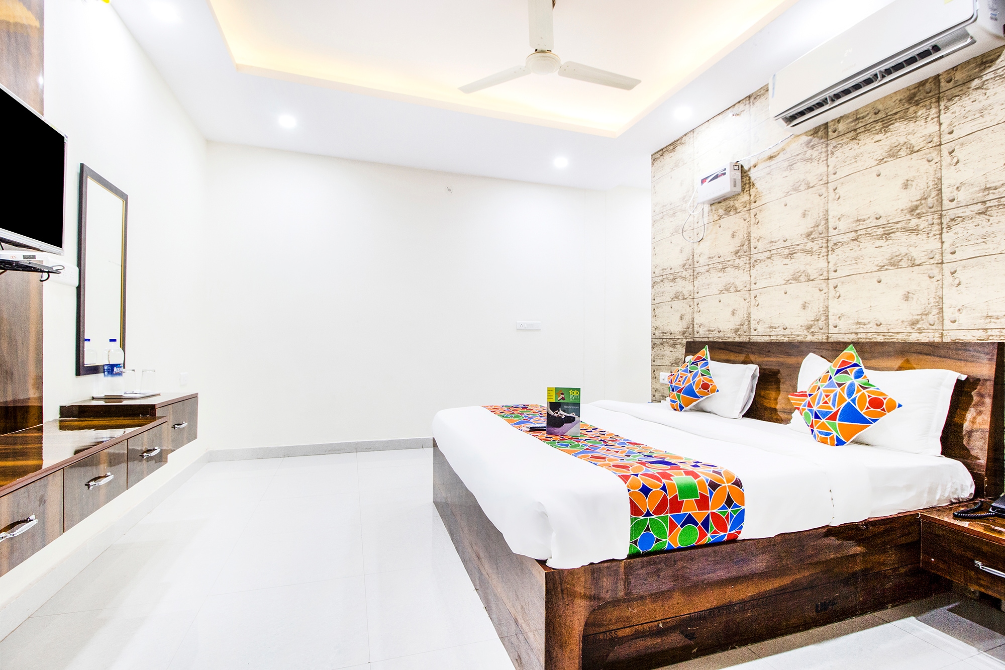 Via Elysian Grand - Tap to explore photos