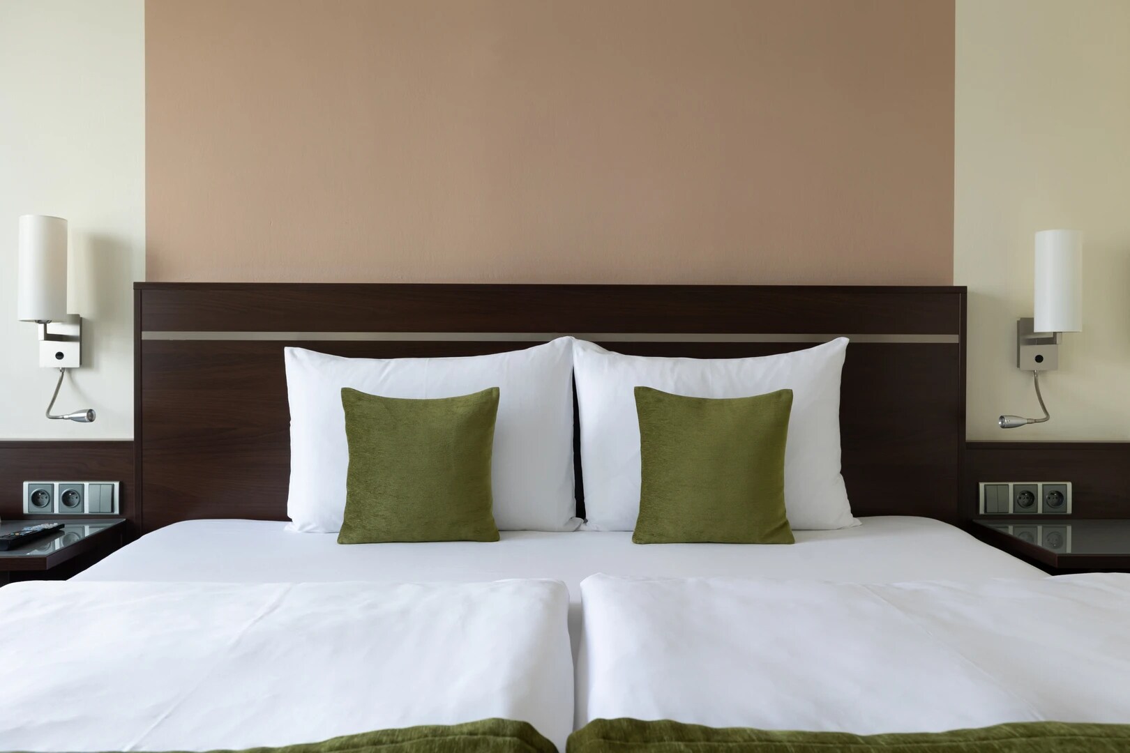 Hotel Duo - Tap to explore photos