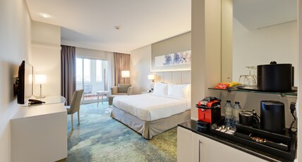 Millennium Lakeview Hotel Room Type - Premium King Room