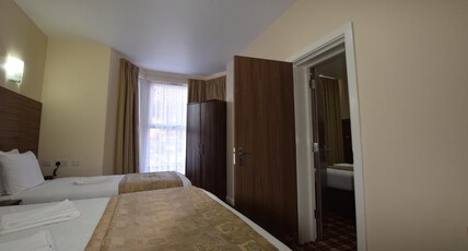 Lucky 8 Hotel London Ilford Room Type - Twin Room