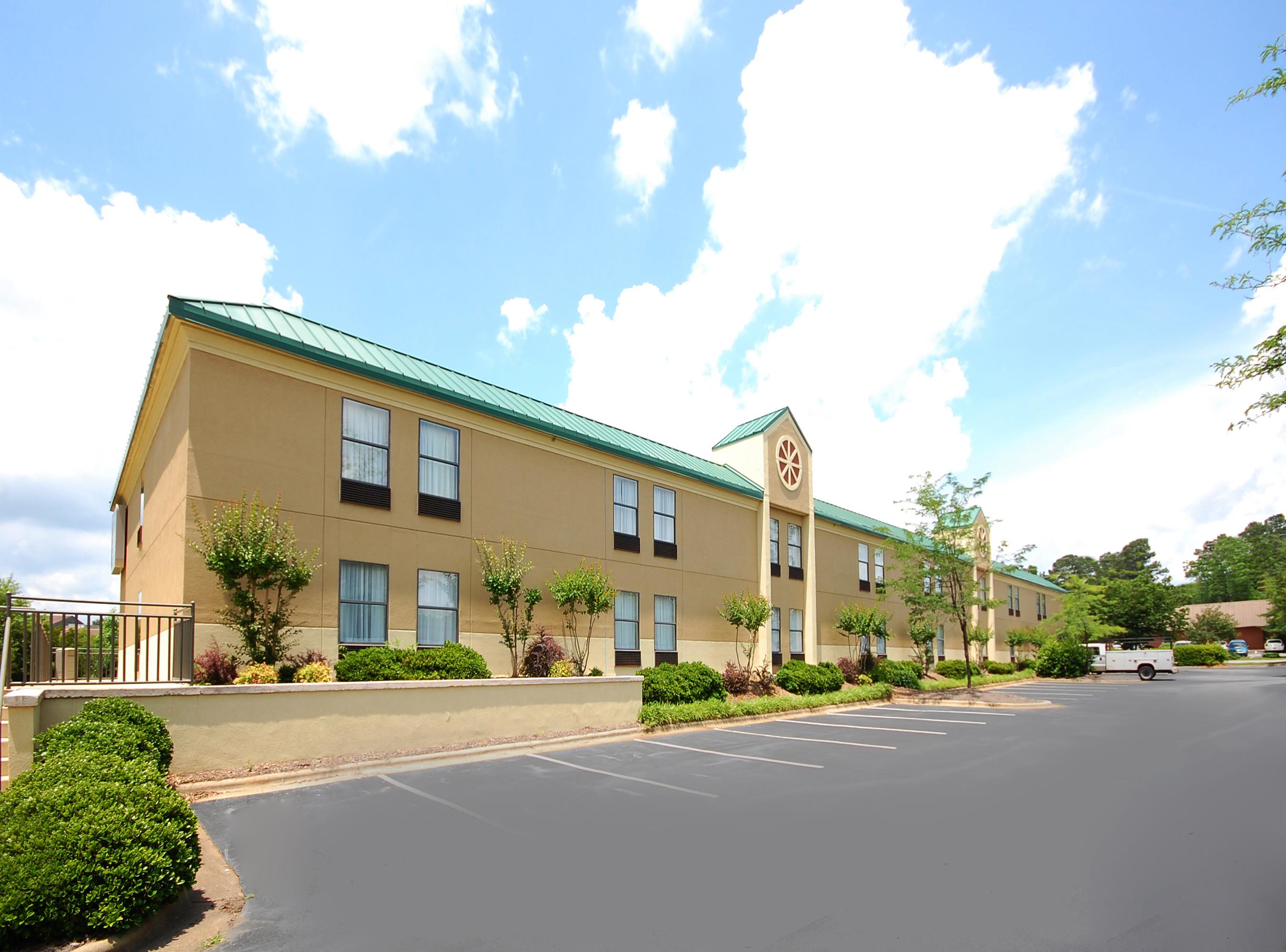 BEST WESTERN PLUS EDISON INN - Tap to explore photos