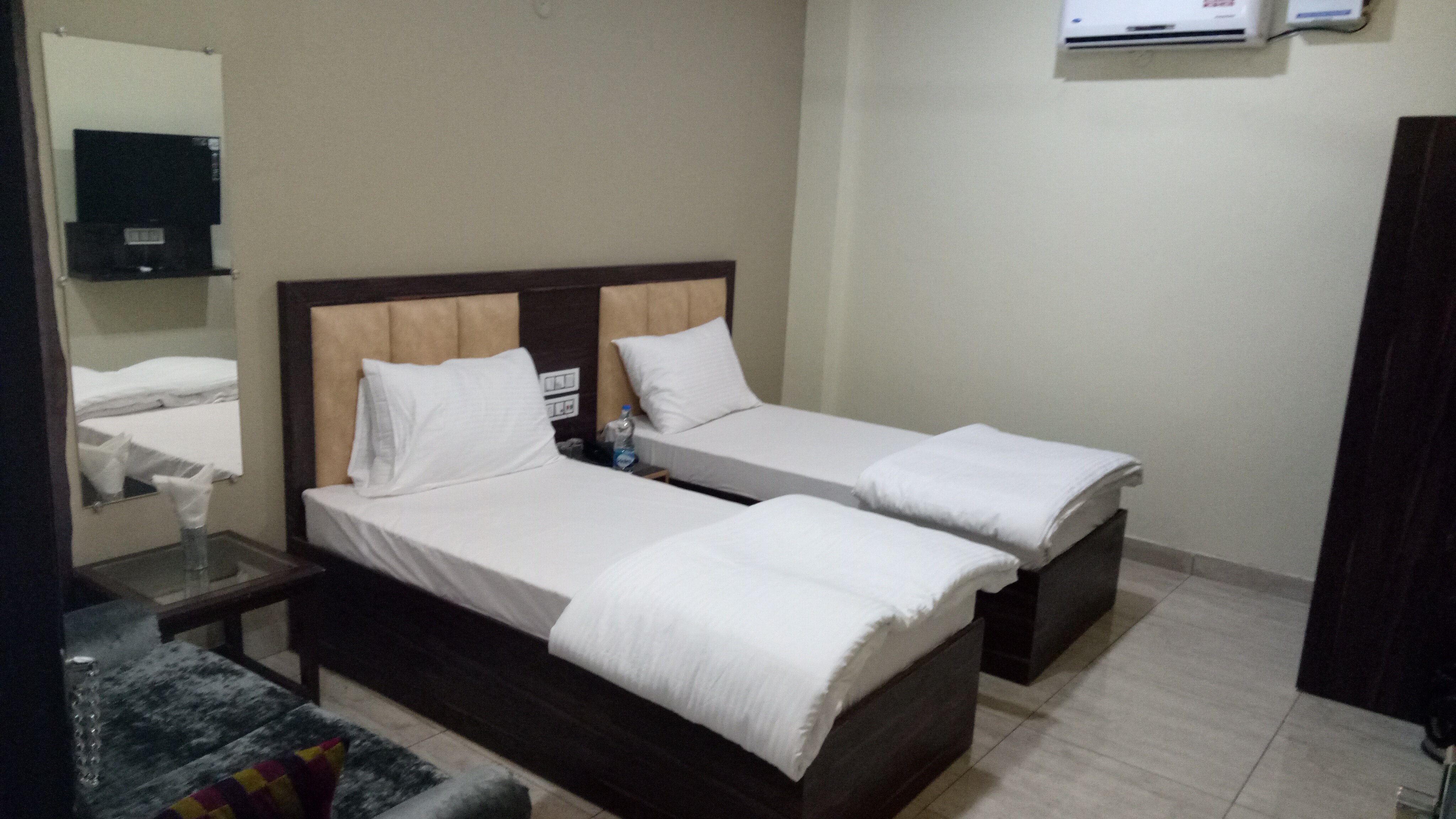 Hotel 99 square - Tap to explore photos