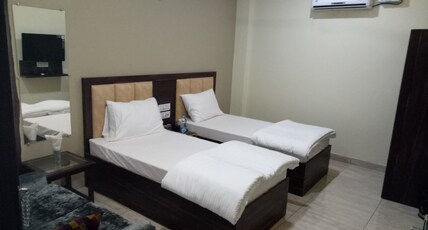 Hotel 99 square Room Type - Super Deluxe Twin Bed