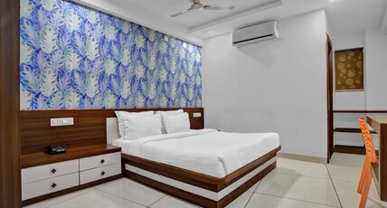 Collection O Jineshwari Hotel Room Type - Classic