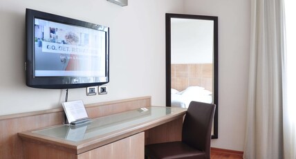 San Giorgio, Sure Hotel Collection by Best Western Room Type - 1 Queen Bed, Comfort Room