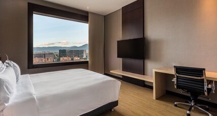 DoubleTree by Hilton Bogota Salitre AR Room Type - 1 KING BED